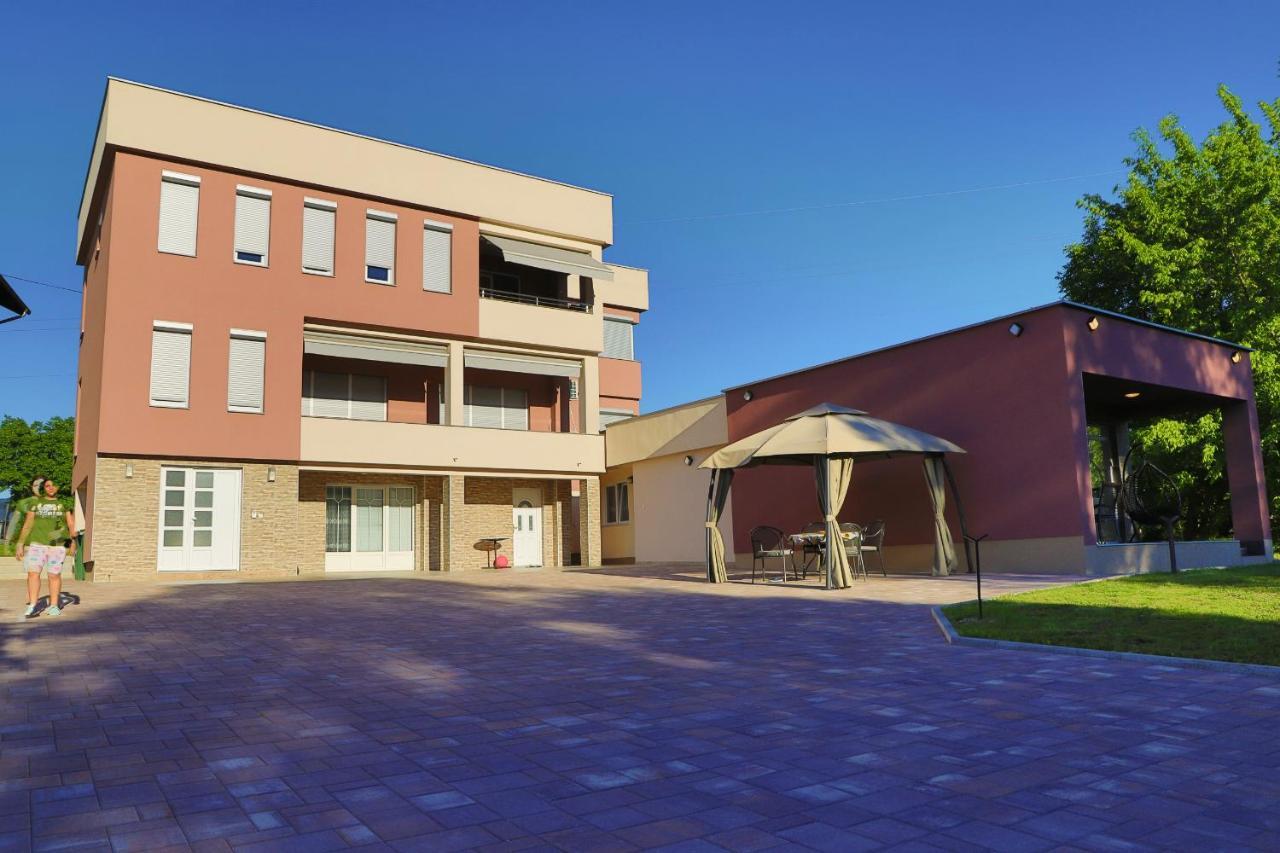 Apartment Vila Tara Bihać Eksteriør billede